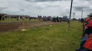 Tractor pulls At Irricanna Alberta Canada 2019 My old D did real well first time pulling 👍🤠