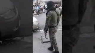 Jamaican police almost get in shoot out 😲