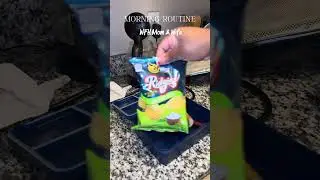 Начинать день с еды помогает мне меньше беспокоиться о том, что они могут проголодаться в школе 😌...