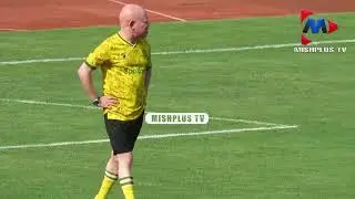 TAZAMA MBWEMBWE ZA MANARA UWANJANI AKIJIANDAA KUCHEZA MECHI NA WASANII