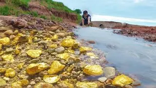 Wow wow wow it's amazing a man found many gold miner & Big Gold nugget at river