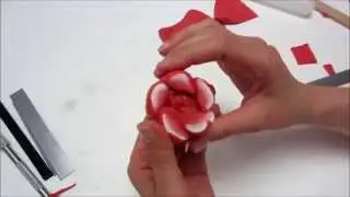 Realizzare una rosa in pasta di zucchero con la tecnica delle canes (murrine)