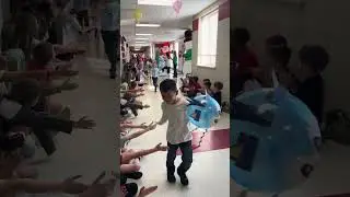 These kids get hype at the balloon parade! #schoollife #school