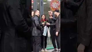 Giving flowers to strangers #flower #foryou #happy #surprise #tiktokusa #roses