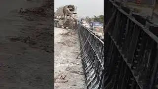 Crash barrier casting work #purposeofcrashbarrier #castinsitu #crashbarrier #cnstructionvideos