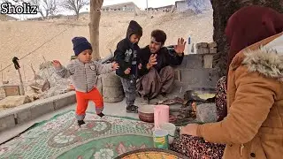 A Nomadic Family's Day: Savoring Lunch Together & Building Their Hut