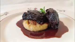 Carrilleras al vino tinto en cocotte al estilo P&eacute;rigord