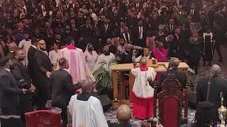🔥Arch Bishop Q.S Caldwell Preaching Into A Praise Break Official Night C.O.P Holy Convocation!!🔥