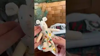 making a Christmas dress for a mouse
