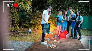 DERRUBEI UMA MALETA COM MUITO DINHEIRO NA FRENTE DE TODOS E OLHA O QUE ELES FIZERAM!! [REZENDE EVIL]