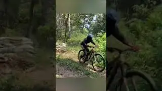 Rider aselole ugal-ugalan di TW bike park #downhillmtb #downhill #enduromtb #mtbtrails