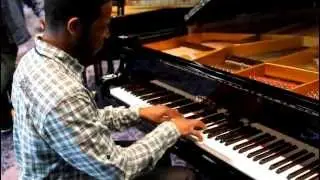 Keyboard Magazine NAMM 2013: Corey Henry @ Estonia Pianos