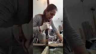 Removing pallet wood with less splitting