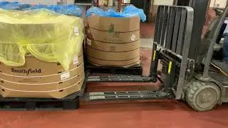 Cascade-KOOI Rollerforks&reg; in Action: Efficient Slipsheet and Pallet Handling