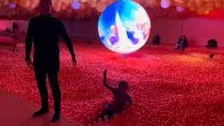 Inside London&rsquo;s Balloon Museum: A Giant Ball Pit + Emotional Art!