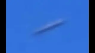UFO SIGHTING 2015: Rod-Shaped UFO flies almost directly overhead!