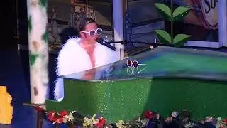 Rus Anderson as Elton John - Tiny Dancer (Clip)