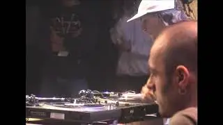 ITF WORLD 2002- Scratching WorldFinal -  DJ NETIK vs DJ I-EMERGE - Round 2