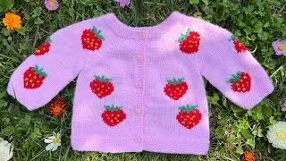 Jäckchen mit Erdbeermotiv stricken