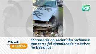 Moradores do Jacintinho reclamam que carro foi abandonado no bairro há três anos
