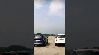 Xuv500 Vs Xuv700 Drag Race Guess Who will Win? #ytshorts #suv #xuv700 #xuv500 #race #vs #mahindra