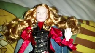 Alice through the looking glass Disney Store Alice doll unboxing + review + changing dress