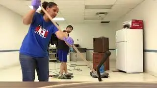 Dia de limpeza nos pisos- trabalho pesado - repostado