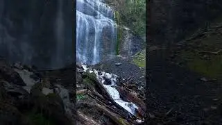 Водопад &laquo;Невеста&raquo;, Британская Колумбия. Bride's waterfall, BC