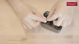ReSound ONE: Place hearing aid in Premium charger