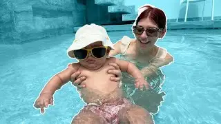 Su Primer D&iacute;a De Piscina