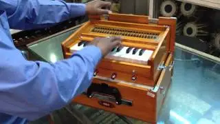 Harmonium BINA no. 23B Dx. 2 octaves
