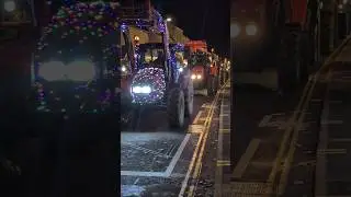CHRISTMAS TRACTOR RUN: YFC procession passes Wellington (South Street) (Part 4)