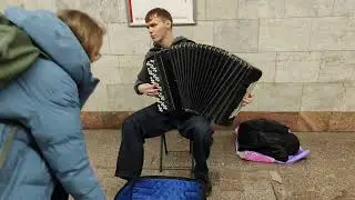 Ласковый Май - Седая ночь - Юрий Шатунов #Музыку из любимой песни детей позднего СССР играет баянист