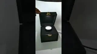 Rotating ring display box
