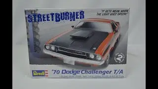 Revelle 1/25 Dodge Challenger T/A