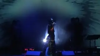 Templo escuro. Måi no Teatro Colón