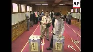 Polling stations open, first reactions
