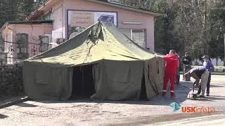 POSTAVLJANJE ŠATORA ISPRED KANTONALNE BOLNICE U BIHAĆU