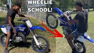 TEACHING FRIEND HOW TO WHEELIE MY BRAND NEW YZ85! 