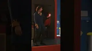 Настоящий маг огня! 🔥 Фокус с научными пузырями в Научном центре Аризоны!