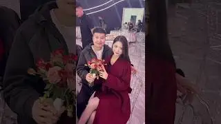 M&agrave;n cầu h&ocirc;n bất ngờ từ đ&aacute;m cưới của bạn th&acirc;n