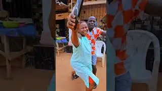 Они только что получили огромную сумму от своего друга из Кении 🇰🇪, живущего в Америке 🇺🇸