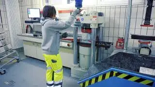 Vakuumheber VacuQuickLift beim umsetzen von Steinen