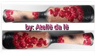 Garrafa com decoupage com papel de presente  - (Ateli&ecirc; da L&ecirc;)