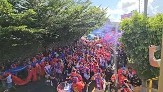 Llegada de la Turba Roja en el ALIANZA VS FAS 🔵🔴