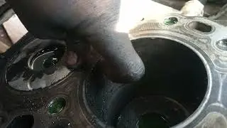 Toyota mini bus 2kd engine disassemble