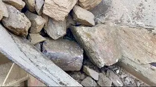 HOW BIG ROCKS CRUSHER MACHINE WORKING.POWERFUL JAW CRUSHER MACHINE.BIG JAW MACHINE.#loader #rockc 