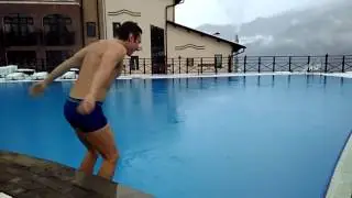Ледяной бассейн. Русские забавы продолжаются😀