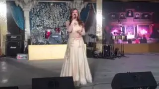 Anchor Sangeeta Singh at sangeet ceremony