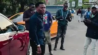 Chief Godlove amchezea akili Dotto Magari na Vijana wa Kenya baada ya kusimamisha msafara wake